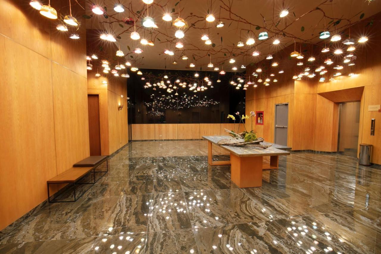 Hotel V1501 ปัสโต ภายนอก รูปภาพ The lobby of the National Museum of Singapore