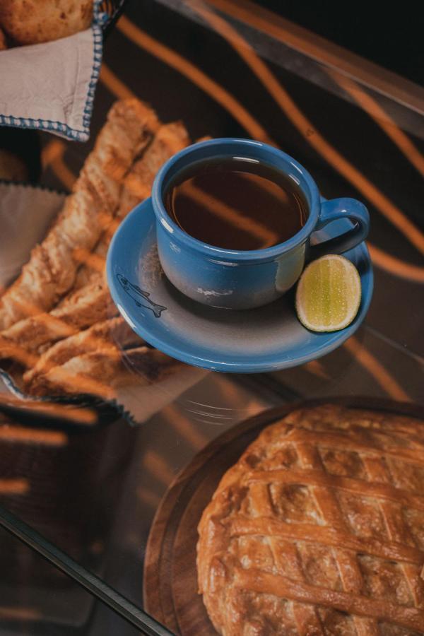 Hotel V1501 ปัสโต ภายนอก รูปภาพ A cup of coffee with a slice of lime